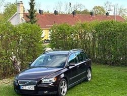 Röd Begagnad 2005 Volvo V50 Kinetic Kombi | 23 000 kr (Lite dyr)