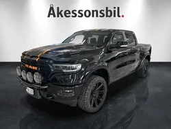 Svart Begagnad 2022 RAM 1500 Pickup | 898 750 kr (Marknadspris)
