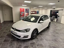 Vit Begagnad 2015 VW Golf VII Halvkombi | 104 700 kr (Marknadspris)