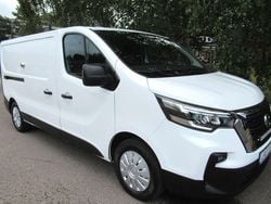 Vit Begagnad 2023 Nissan Primastar Minibuss | 315 000 kr (Bra pris)