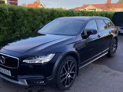 Blå Begagnad 2017 Volvo V90 CC Inscription Kombi | 310 000 kr (Marknadspris)