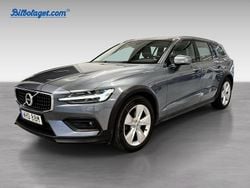 Grå Begagnad 2020 Volvo V60 CC SE Kombi | 319 500 kr (Marknadspris)