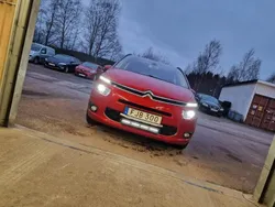 Röd Begagnad 2015 Citroën Grand C4 Picasso Minibuss | 99 999 kr (Dyr)