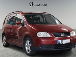 Ljusröd Begagnad 2005 VW Touran Trendline Minibuss | 39 800 kr (Marknadspris)
