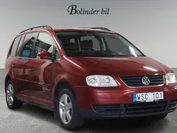 Ljusröd Begagnad 2005 VW Touran Trendline Minibuss | 39 800 kr (Marknadspris)