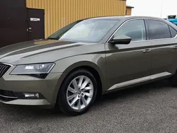 Ljusgrön Begagnad 2016 Skoda Superb Style Halvkombi | 219 000 kr (Marknadspris)