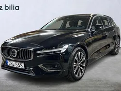 Svart Begagnad 2022 Volvo V60 Plus Kombi | 379 900 kr (Marknadspris)