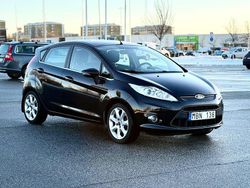 Svart Begagnad 2012 Ford Fiesta Titanium Halvkombi | 44 800 kr (Marknadspris)