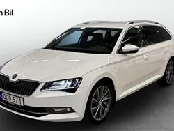 Vit Begagnad 2019 Skoda Superb LAURIN & KLEMENT Kombi | 289 900 kr (Marknadspris)