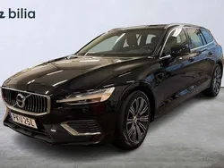 Svart Begagnad 2021 Volvo V60 Inscription Kombi | 359 000 kr (Marknadspris)
