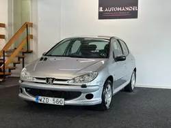 Ljusgrå Begagnad 2005 Peugeot 206 Halvkombi | 24 900 kr (Marknadspris)