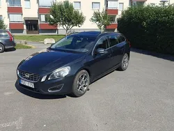 Grå Begagnad 2013 Volvo V60 Momentum Kombi | 49 500 kr (Marknadspris)