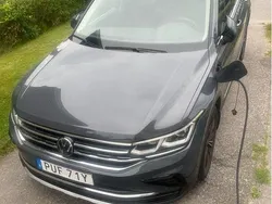 Grå Begagnad 2024 VW Tiguan Elegance SUV | 400 000 kr (Bra pris)