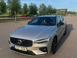 Silver Begagnad 2021 Volvo V60 R-Design Kombi | 349 000 kr (Marknadspris)