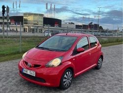 Röd Begagnad 2007 Toyota Aygo Halvkombi | 28 000 kr (Marknadspris)