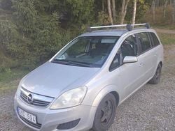 Grå Begagnad 2008 Opel Zafira Minibuss | 23 500 kr (Marknadspris)