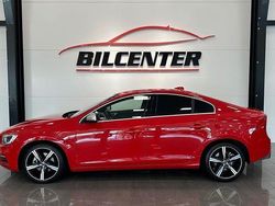 Röd Begagnad 2017 Volvo S60 R-Design Sedan | 184 900 kr (Marknadspris)
