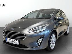 Grå Begagnad 2017 Ford Fiesta Titanium Halvkombi | 119 900 kr (Marknadspris)
