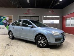 Blå Begagnad 2007 Ford Focus Halvkombi | 22 900 kr (Marknadspris)