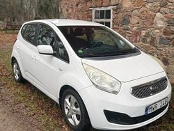 Vit Begagnad 2010 Kia Venga Halvkombi | 39 900 kr (Marknadspris)