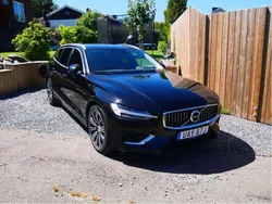 Svart Begagnad 2021 Volvo V60 Inscription Kombi | 285 000 kr (Bra pris)