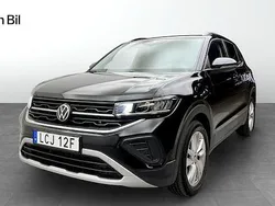 Svart (deep black pearl) Begagnad 2024 VW T-Cross Life SUV | 269 900 kr (Lite dyr)