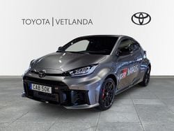 Silver (precious metal) Ny 2024 Toyota Yaris Premium Halvkombi | 599 000 kr (Marknadspris)