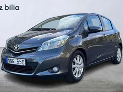Mörkgrå (grå) Begagnad 2012 Toyota Yaris Active Halvkombi | 54 900 kr (Marknadspris)