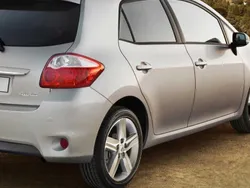 Silver Begagnad 2009 Toyota Auris Halvkombi | 50 000 kr (Bra pris)