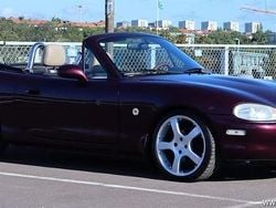 Röd samma som bilen Begagnad 2000 Mazda MX5 Cab | 77 500 kr (Marknadspris)