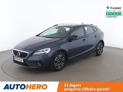 Mörkblå Begagnad 2018 Volvo V40 CC Momentum Kombi | 169 000 kr (Bra pris)