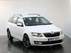 Vit Begagnad 2014 Skoda Octavia Ambition Kombi | 79 900 kr (Marknadspris)