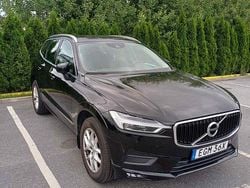 Svart Begagnad 2020 Volvo XC60 Momentum SUV | 227 000 kr (Marknadspris)
