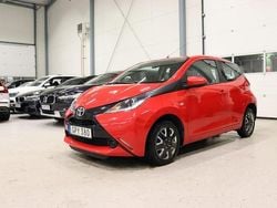 Röd Begagnad 2015 Toyota Aygo Halvkombi | 69 800 kr (Marknadspris)