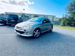 Grå Begagnad 2005 Peugeot 206 Halvkombi | 19 999 kr (Marknadspris)