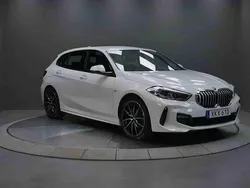Vit Begagnad 2022 BMW 118 Halvkombi | 265 000 kr
