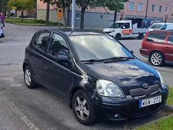 Svart Begagnad 2004 Toyota Yaris Halvkombi | 27 000 kr (Marknadspris)