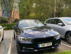 Blå Begagnad 2015 BMW 318 Performance Sedan | 149 900 kr (Marknadspris)