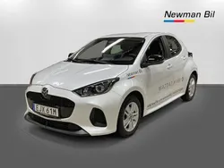 Vit Ny 2024 Mazda 2 Exclusive-Line Halvkombi | 239 700 kr (Marknadspris)