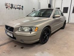 Ljusbrun Begagnad 2005 Volvo S60 Momentum Sedan | 49 500 kr