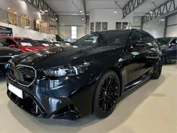 Svart Begagnad 2025 BMW M5 Comfort Edition Kombi | 1 699 900 kr (Marknadspris)