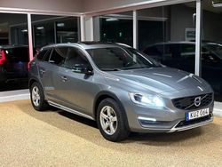 Grå Begagnad 2015 Volvo V60 CC Summum Kombi | 149 900 kr (Lite dyr)