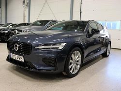 Mörkblå (blå) Begagnad 2022 Volvo V60 R-Design Kombi | 444 800 kr (Lite dyr)