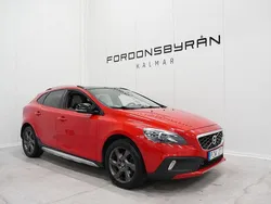 Röd Begagnad 2014 Volvo V40 CC Summum Kombi | 109 800 kr (Marknadspris)