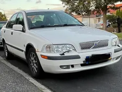 Vit Begagnad 2001 Volvo S40 Sedan | 12 000 kr (Marknadspris)