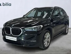 Svart Begagnad 2022 BMW X1 Sport Line SUV | 304 900 kr (Marknadspris)