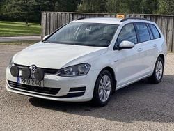 Vit Begagnad 2017 VW Golf VII Kombi | 109 900 kr (Bra pris)