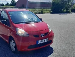 Röd Begagnad 2009 Toyota Aygo Halvkombi | 25 000 kr (Marknadspris)