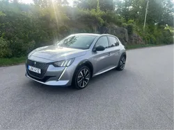 Grå Begagnad 2021 Peugeot e-208 GT Halvkombi | 169 000 kr (Bra pris)
