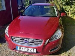 Röd Begagnad 2013 Volvo V60 Momentum Kombi | 80 000 kr (Marknadspris)